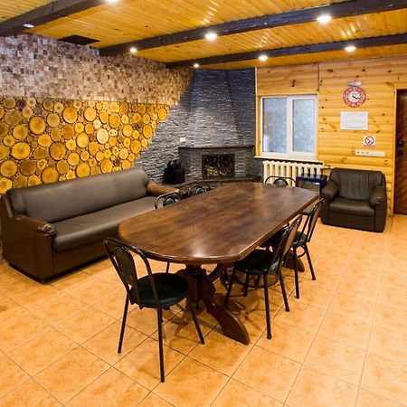 Sv Hotel, Restaurant & Airport Parking Todiresti  Dış mekan fotoğraf