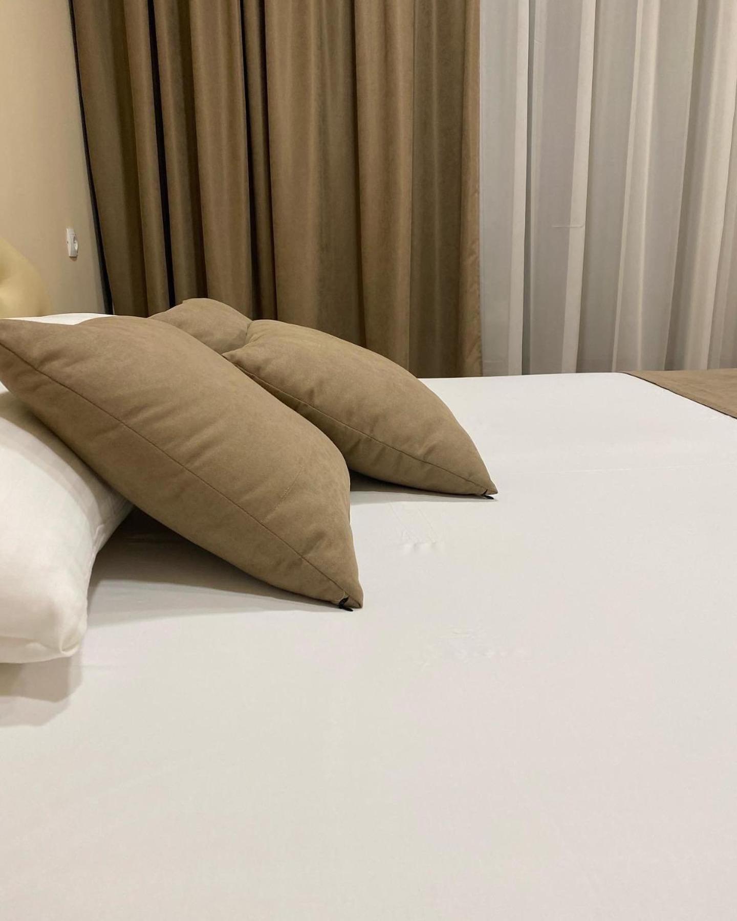 Sv Hotel, Restaurant & Airport Parking Todiresti  Dış mekan fotoğraf
