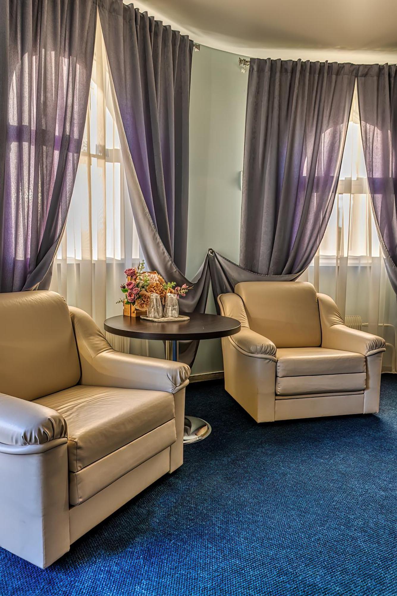 Sv Hotel, Restaurant & Airport Parking Todiresti  Dış mekan fotoğraf