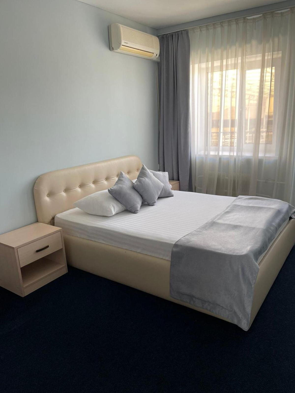 Sv Hotel, Restaurant & Airport Parking Todiresti  Dış mekan fotoğraf