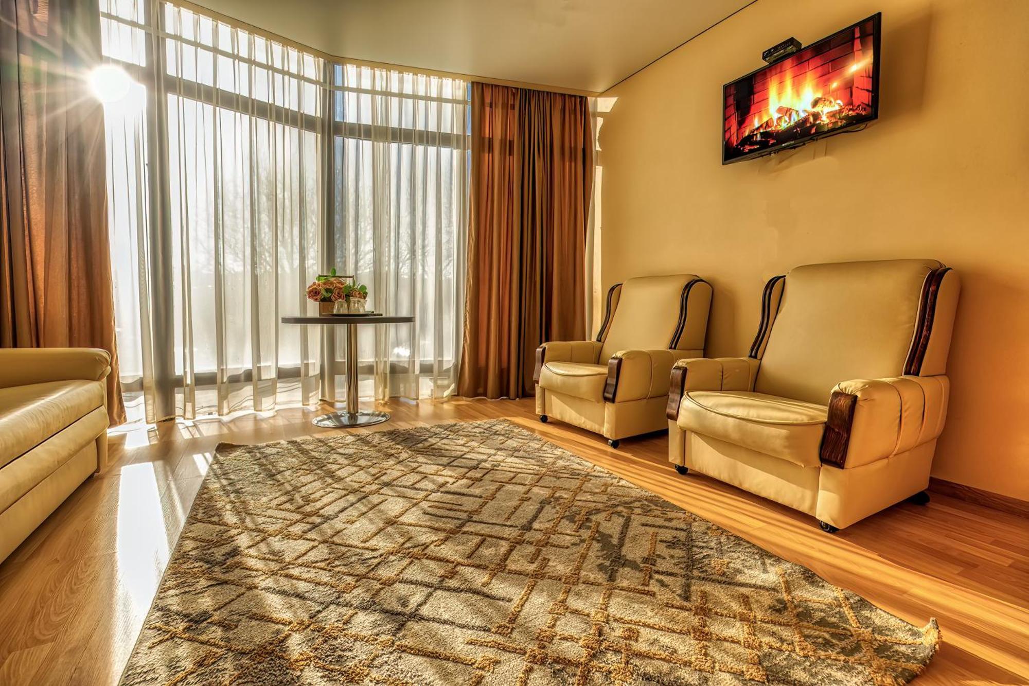 Sv Hotel, Restaurant & Airport Parking Todiresti  Dış mekan fotoğraf