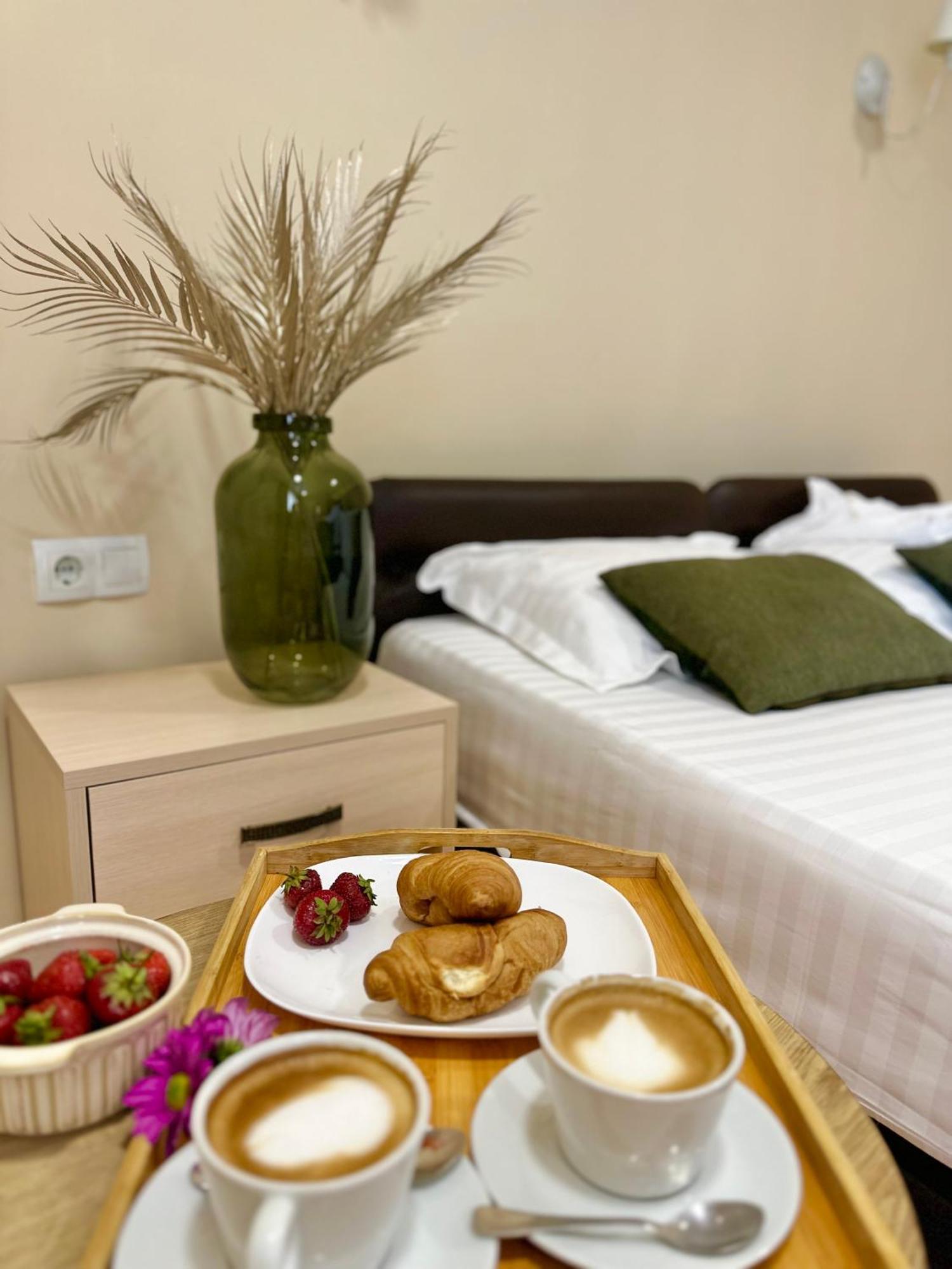 Sv Hotel, Restaurant & Airport Parking Todiresti  Dış mekan fotoğraf