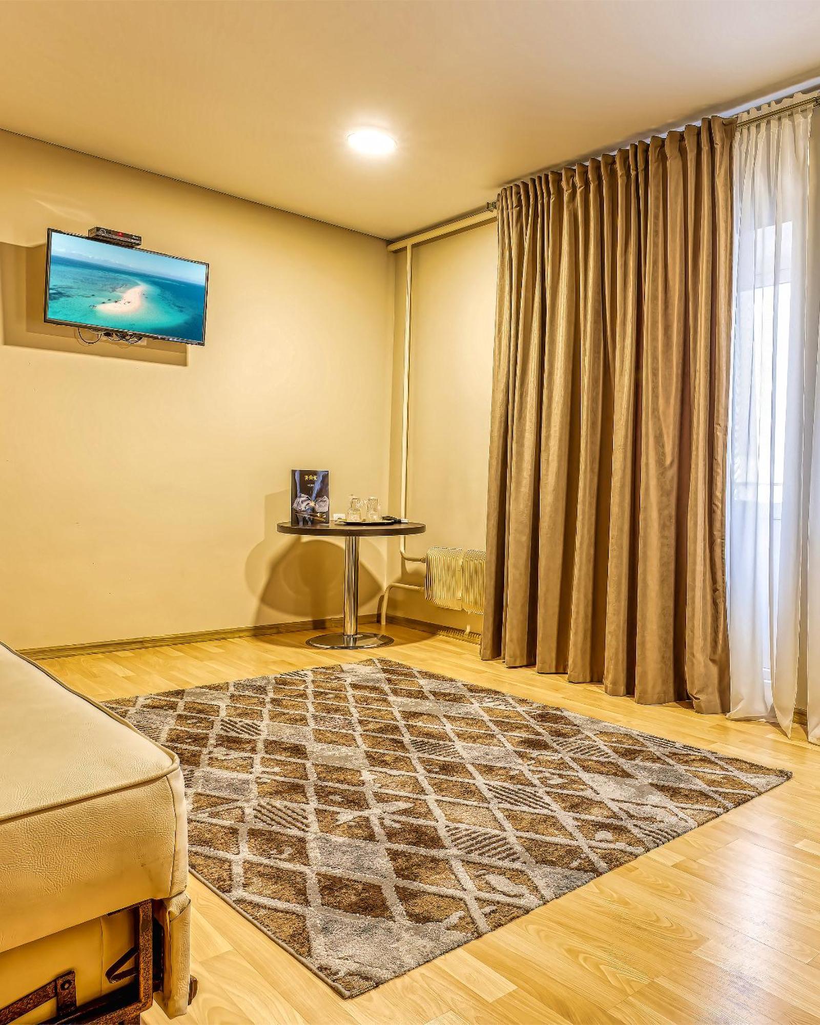 Sv Hotel, Restaurant & Airport Parking Todiresti  Dış mekan fotoğraf