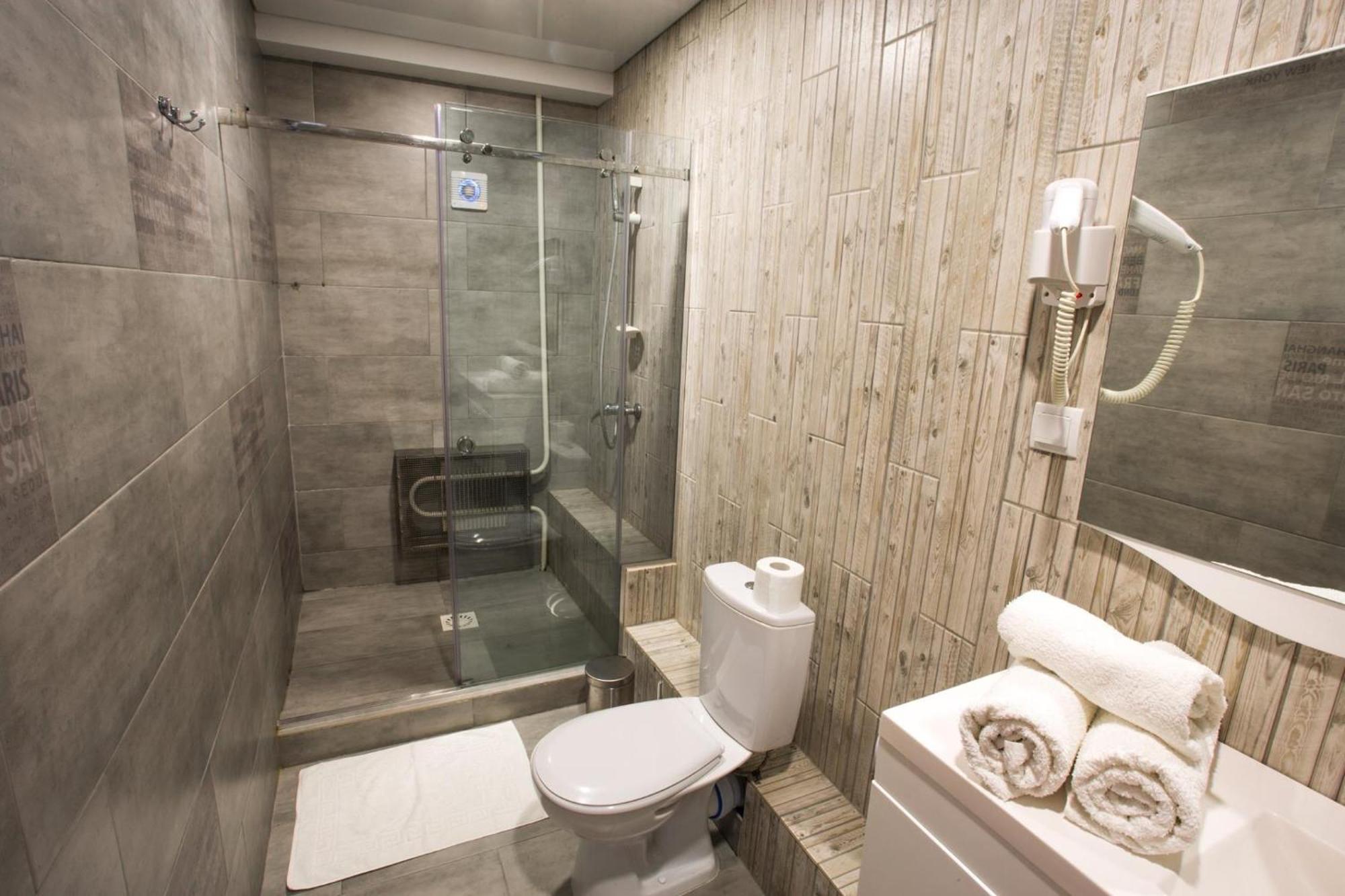 Sv Hotel, Restaurant & Airport Parking Todiresti  Dış mekan fotoğraf