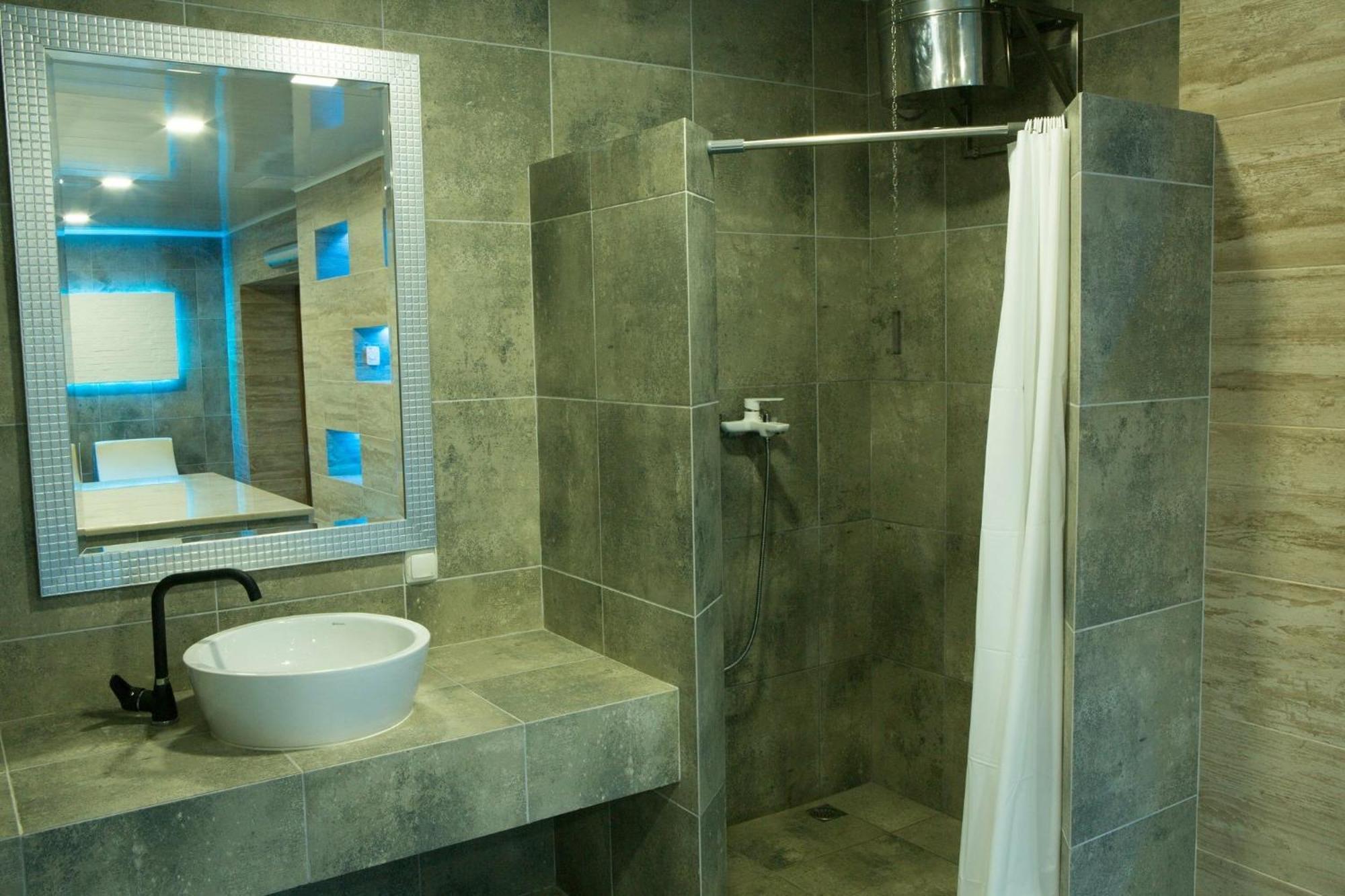 Sv Hotel, Restaurant & Airport Parking Todiresti  Dış mekan fotoğraf