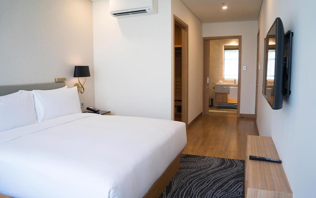 Sv Hotel, Restaurant & Airport Parking Todiresti  Dış mekan fotoğraf